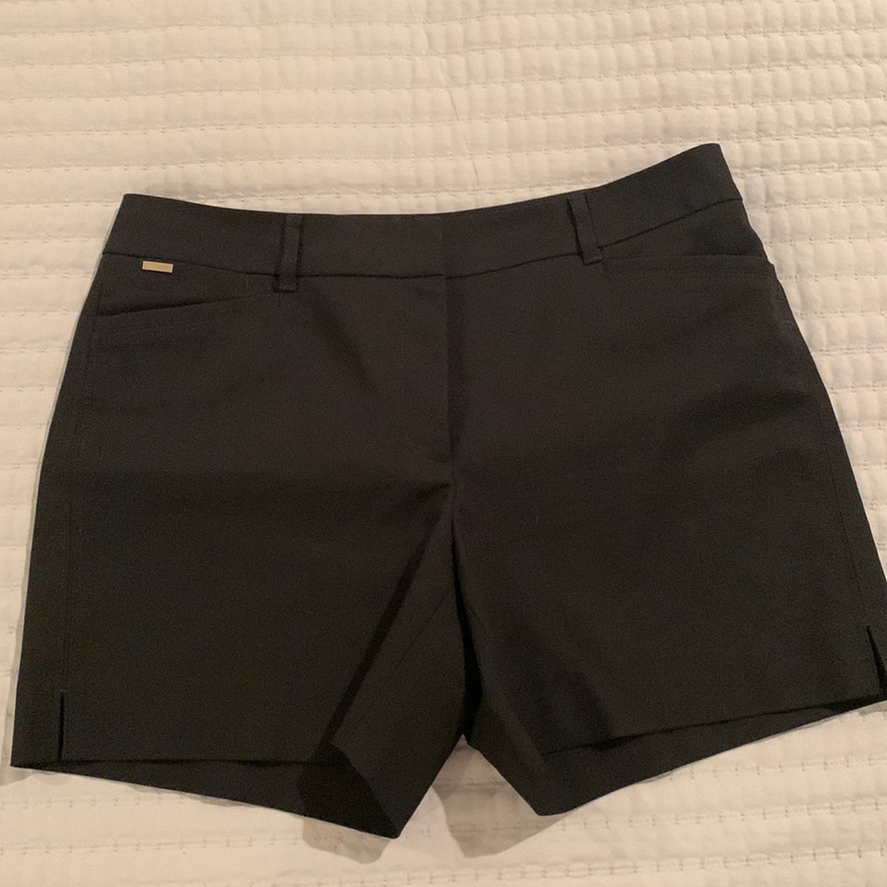 White House Black Market 5” Short. NWOT size 4
